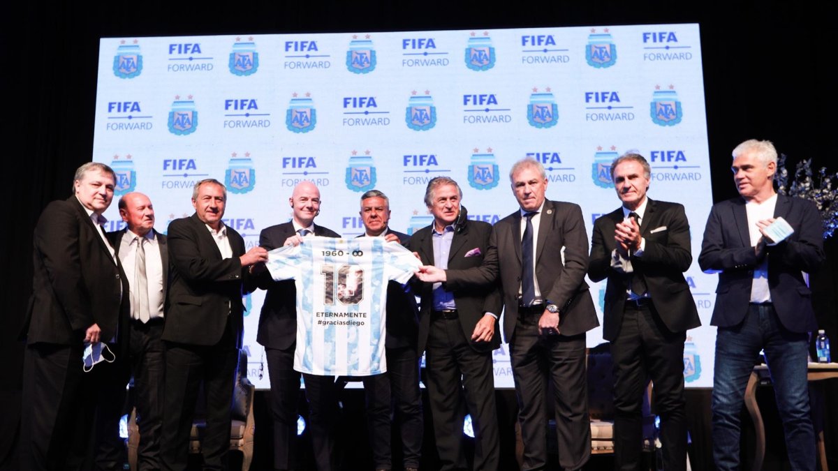 Infantino se dirigió a los medios en su visita a Buenos Aires este domingo