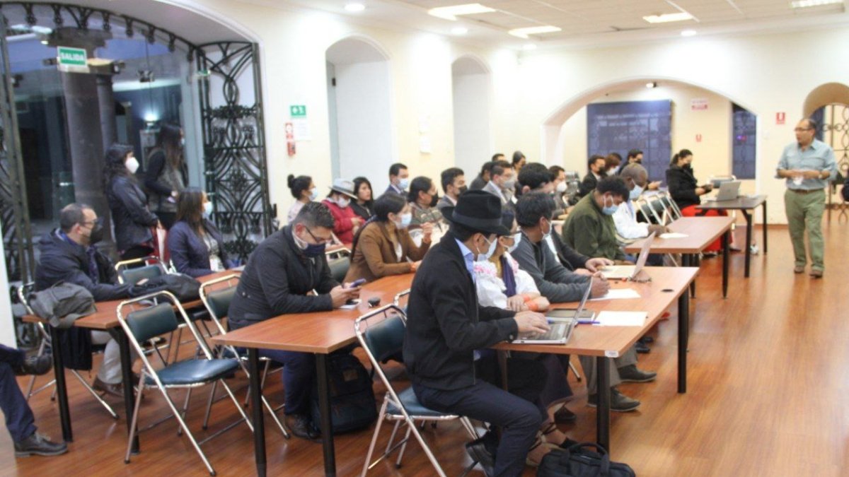 Cita. Delegados de la Fenocin durante el encuentro con el viceministro Juan Manuel Fuertes.
