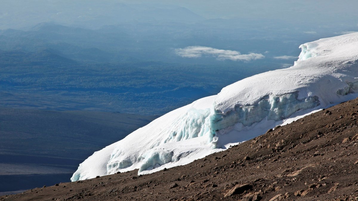 Imagen de archivo de uno de los glaciares del Kilimanjaro, en Tanazania.
