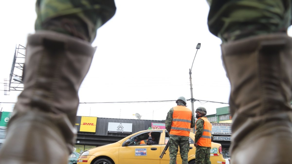 Operación. Militares de la Brigada de Infantería 13 de Pichincha patrullaron el sur de Quito la mañana de ayer.