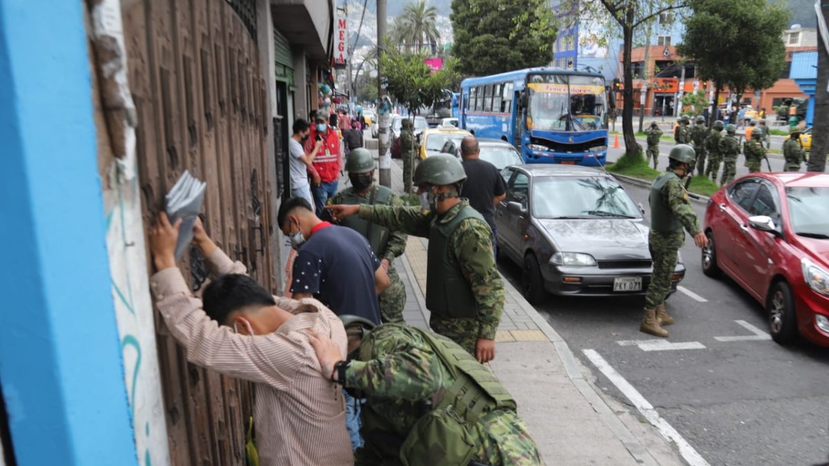Operaciones. Militares durante las operaciones de control en el sur de Quito.