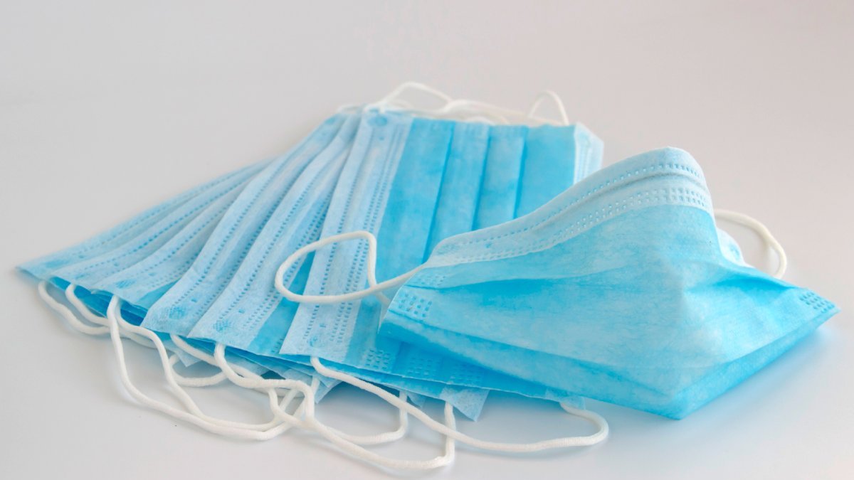 Cien mil de estas prendas serán distribuidas en las colonias de venezolanos en el país.