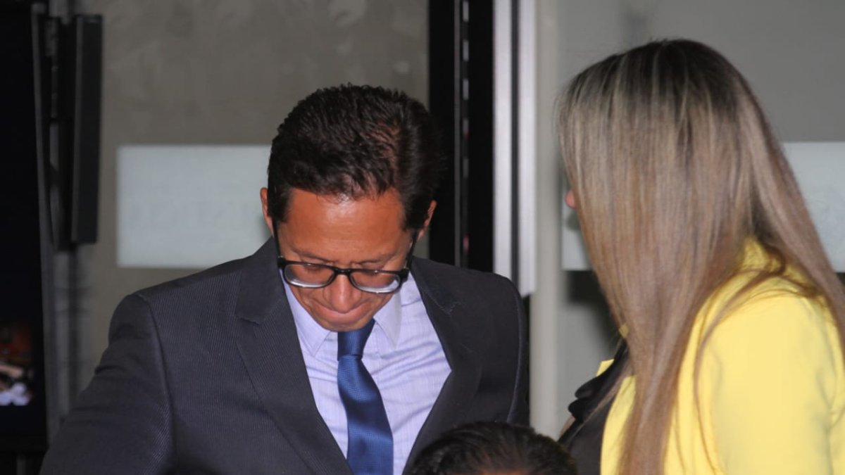 Anuncio. El exfedensor en la sala de audiencias antes del anuncio de la condena.