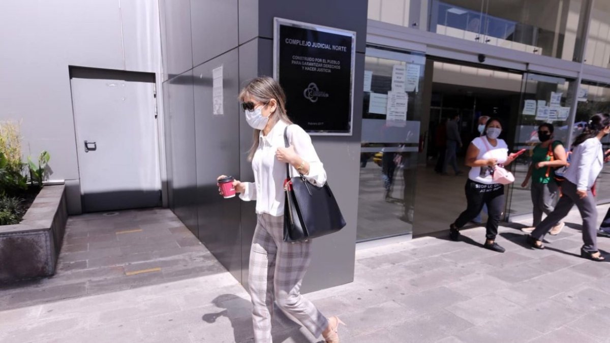 Defensa. Gabriela Moreira, es una de tres abogados del hijo de Yunda.