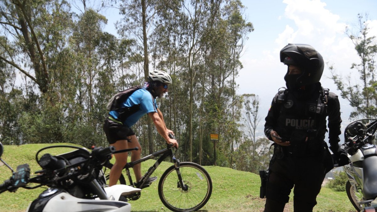 Vigilancia. Los uniformados realizan patrullajes constantes en el Parque Metropolitano Guangüiltagua.