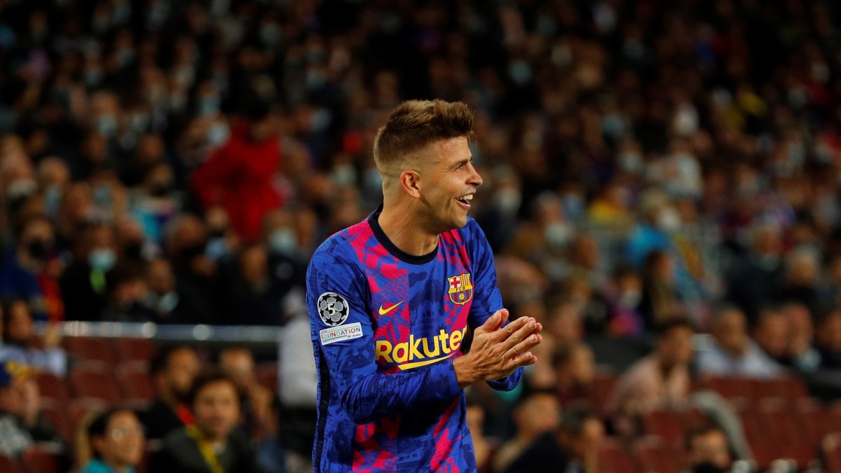 El defensa del Barcelona Gerard Piqué reacciona durante el encuentro del grupo E la UEFA Liga de Campeones entre el FC Barcelona y el FC Dinamo de Kiev este miércoles el estadio Camp Nou.