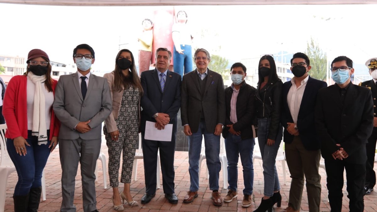 El presidente y el ministro de Trabajo, Patricio Donoso, participaron de un encuentro con jóvenes.