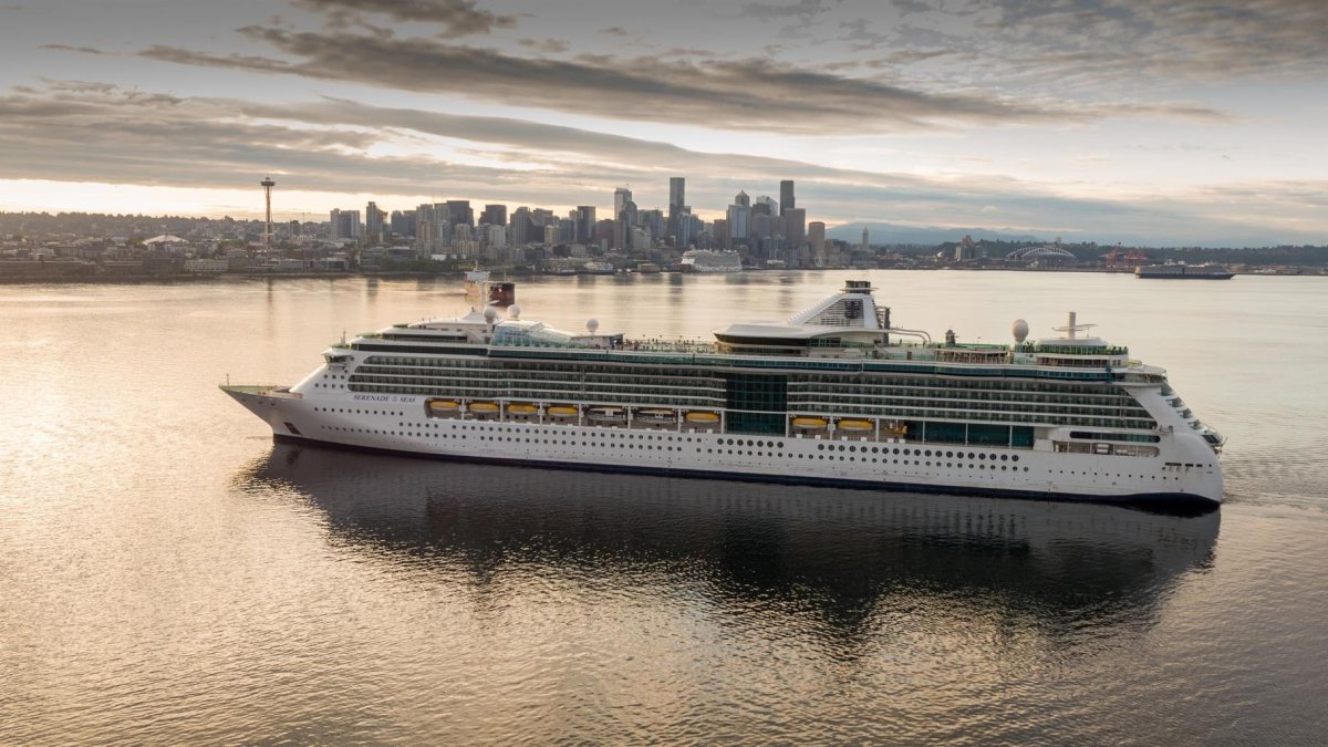 Fotografía del 17 de julio de 2021, cedida por la naviera Royal Caribbean, donde se muestra a su crucero 