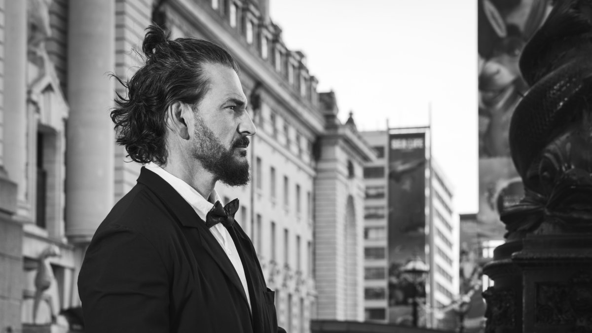 Ricardo Arjona cuestiona la manera en que se produce música en la actualidad.