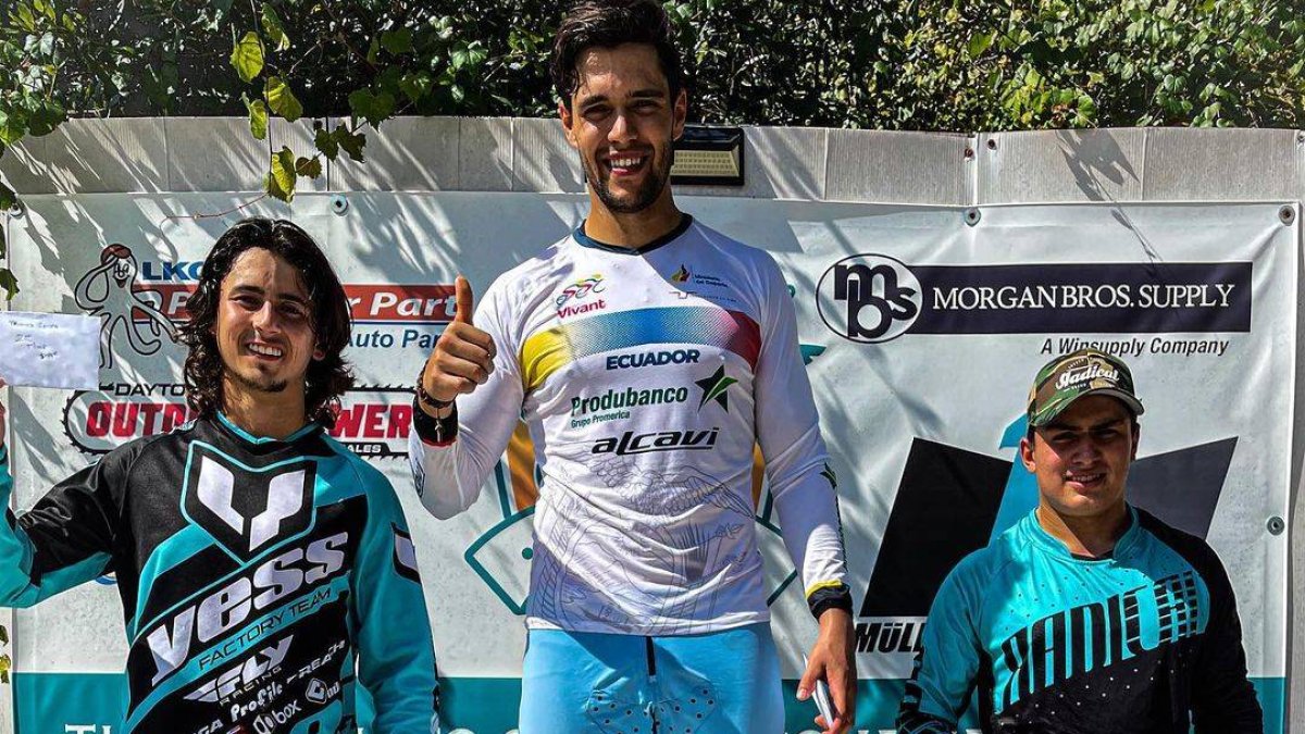 Alfredo Campo (c) demostró que su nivel sigue intacto tras la larga paralización. Ganó prueba en Daytona.