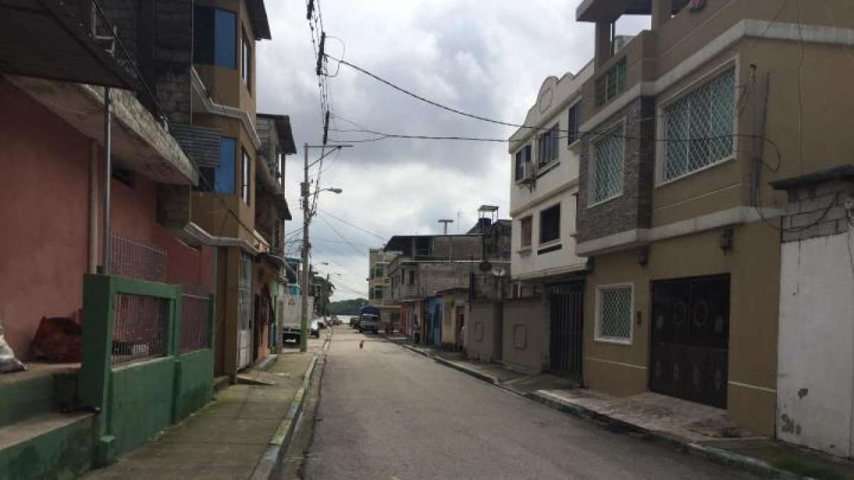 El barrio El Limonal es estratégico por ser enlace con Samborondón, con el nuevo puente. Sin embargo le faltaba mejor iluminación en las noches.