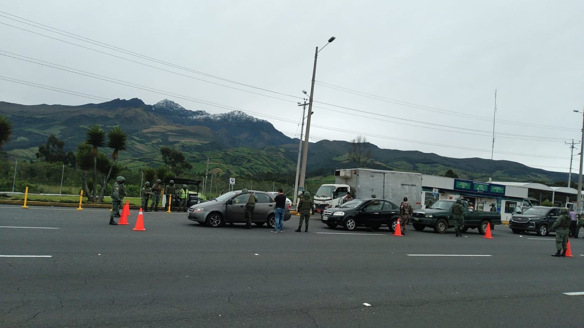 Situación. Varios tramos de las vías de Cayambe están abiertos pero en otros se mantienen los cierres.