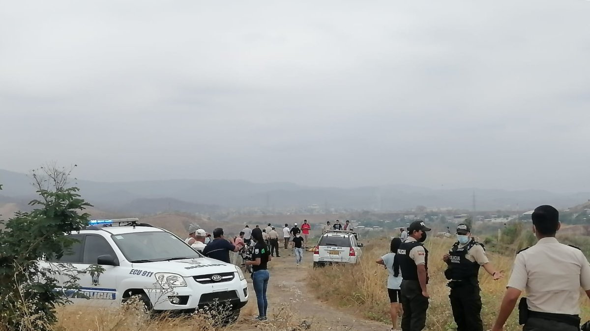La Policía está presente en el sitio donde abandonaron a la víctima.