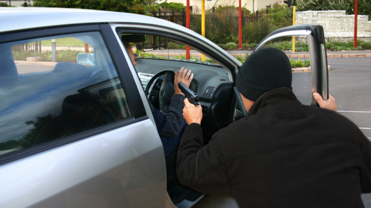 En el secuestro exprés obligan a la persona a sacar dinero de las tarjetas de débito y crédito.