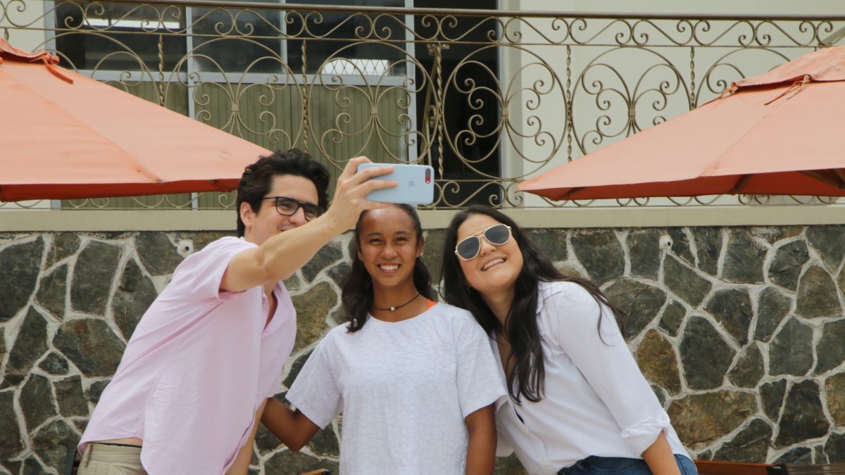 La joven de 19 años era muy requerida para selfies y firma de autógrafos en el Club Nacional.