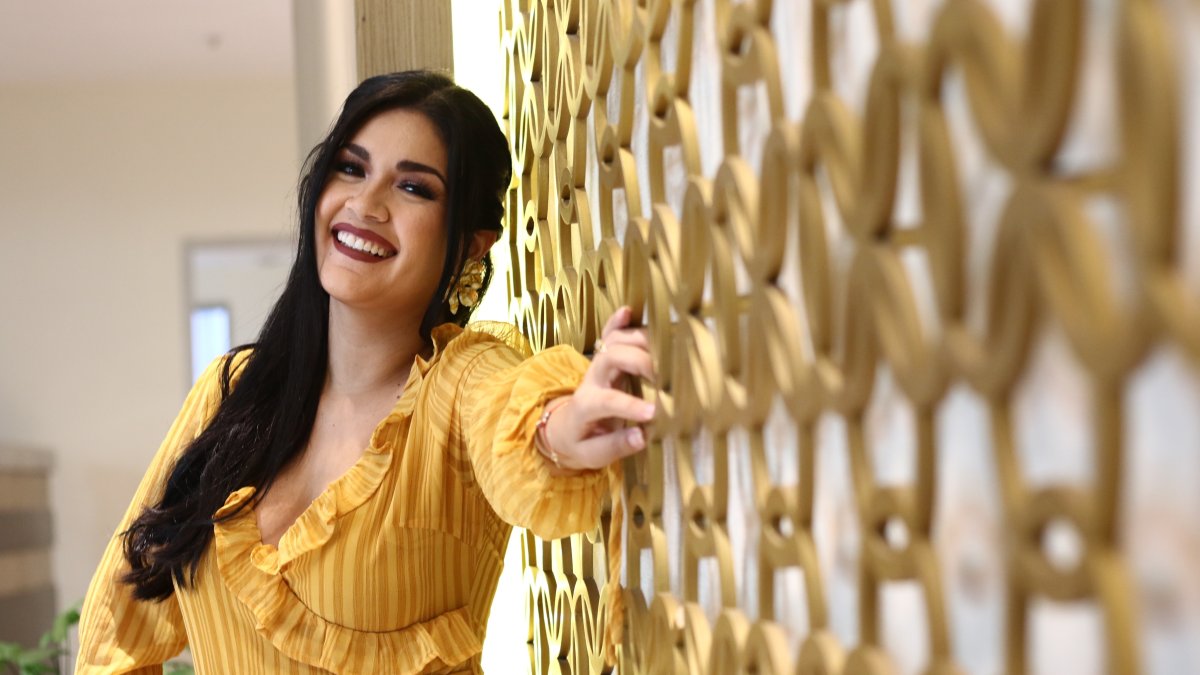 Tiene 35 años y está casada con Efrén Monteverde.