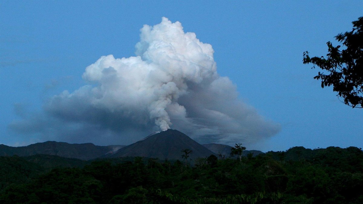 El volcán Reventador de Ecuador, en una fotografía de archivo.