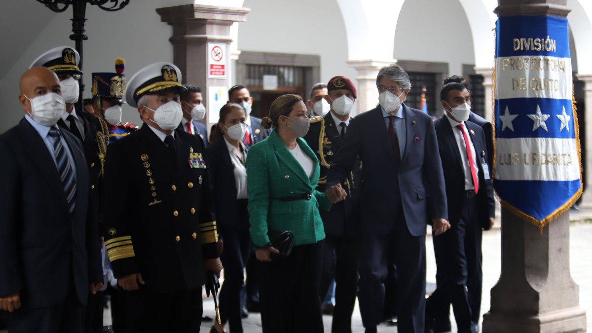 El presidente viajará junto a su esposa, ministros y demás funcionarios a este viaje por los dos países.