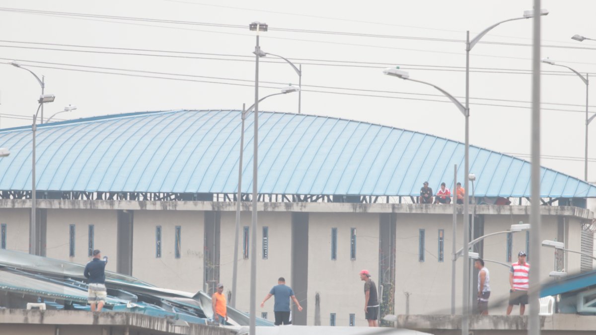 Vigilancia. Cada vez es más común ver a internos en los techos de las infraestructuras carcelarias.