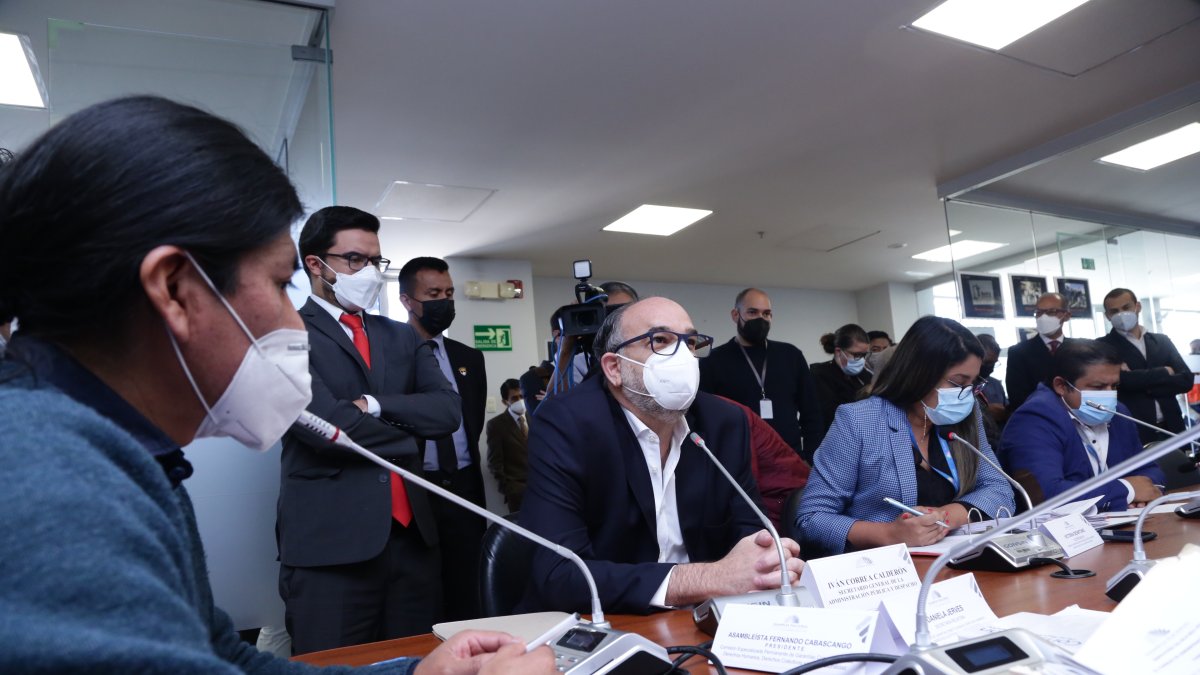 El secretario Iván Correa respondió al llamado de la comisión legislativa.