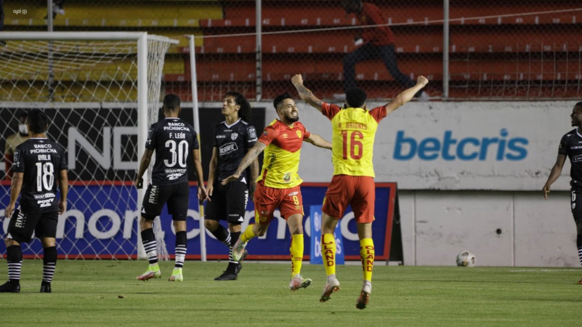 Barcelona perdió ante Aucas en el estadio Gonzalo Pozo Ripalda y complicó su situación en la tabla acumulada.