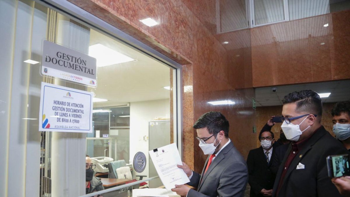 El secretario Jurídico de la Asamblea, Fabián Pozo, presentó la propuesta legal este 28 de octubre de 2021.