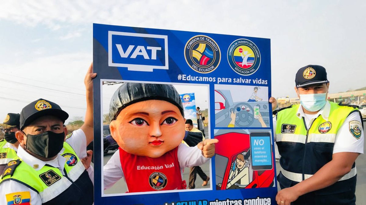 Campaña. Uno de los controles se desarrolla en el peaje de vía a la costa, en Guayaquil.