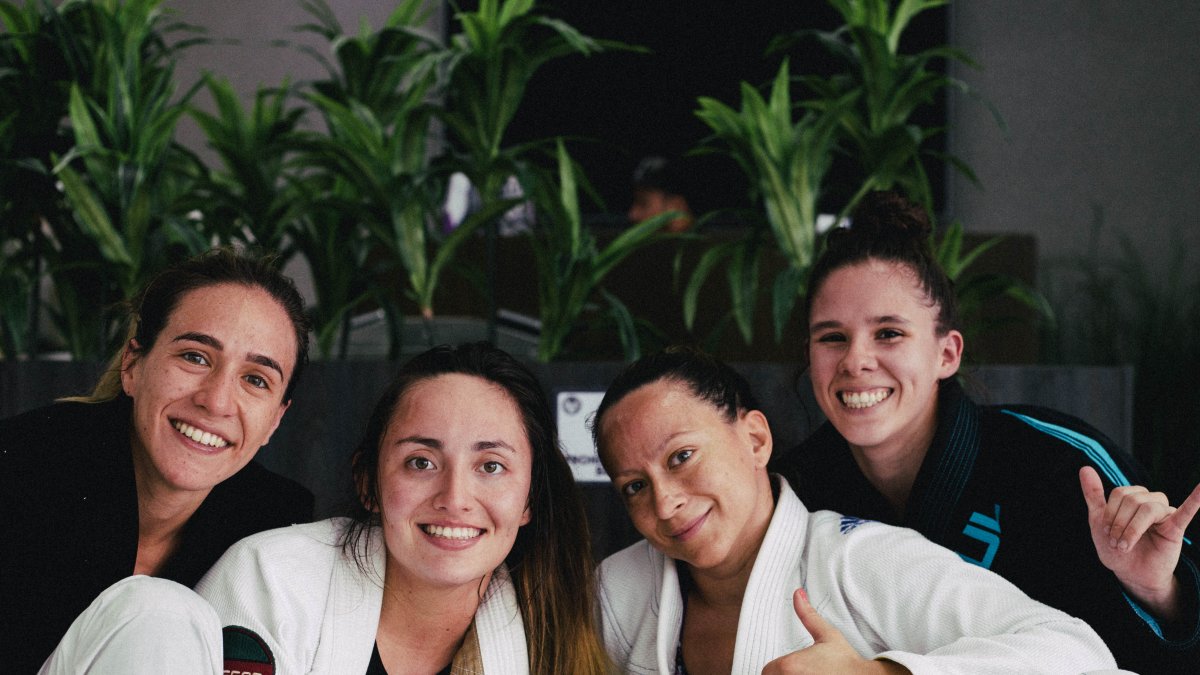 Cada vez son más las mujeres que se involucran en el Jiu Jtsu Brasilero. En la foto: De izq a derecha, Nicole loor, Samantha Saénz, Karin Sáenz, Camila Andrade.