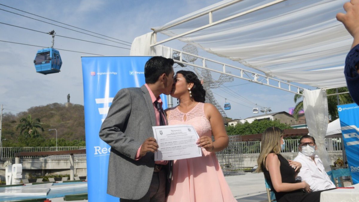 Parada. El evento se desarrolló en la estación Julián  Coronel, del centro.