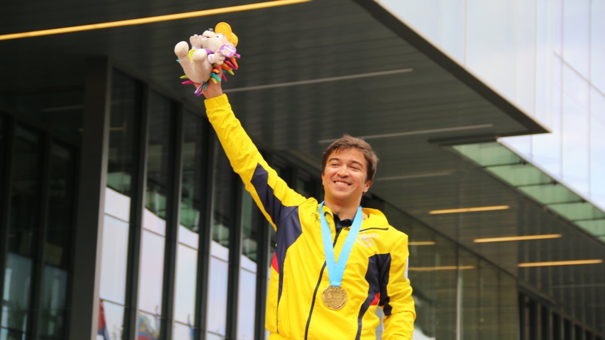 Jonathan Martinetti logró otro triunfo para el país en velerismo.