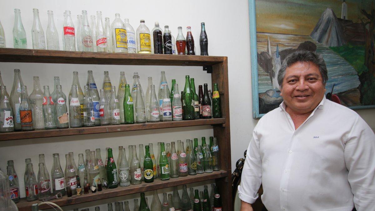 Aunque en sus inicios como coleccionista comenzó con la filatelia, Giovanny Reyes tuvo que abandonarla tras la muerte de su padre.