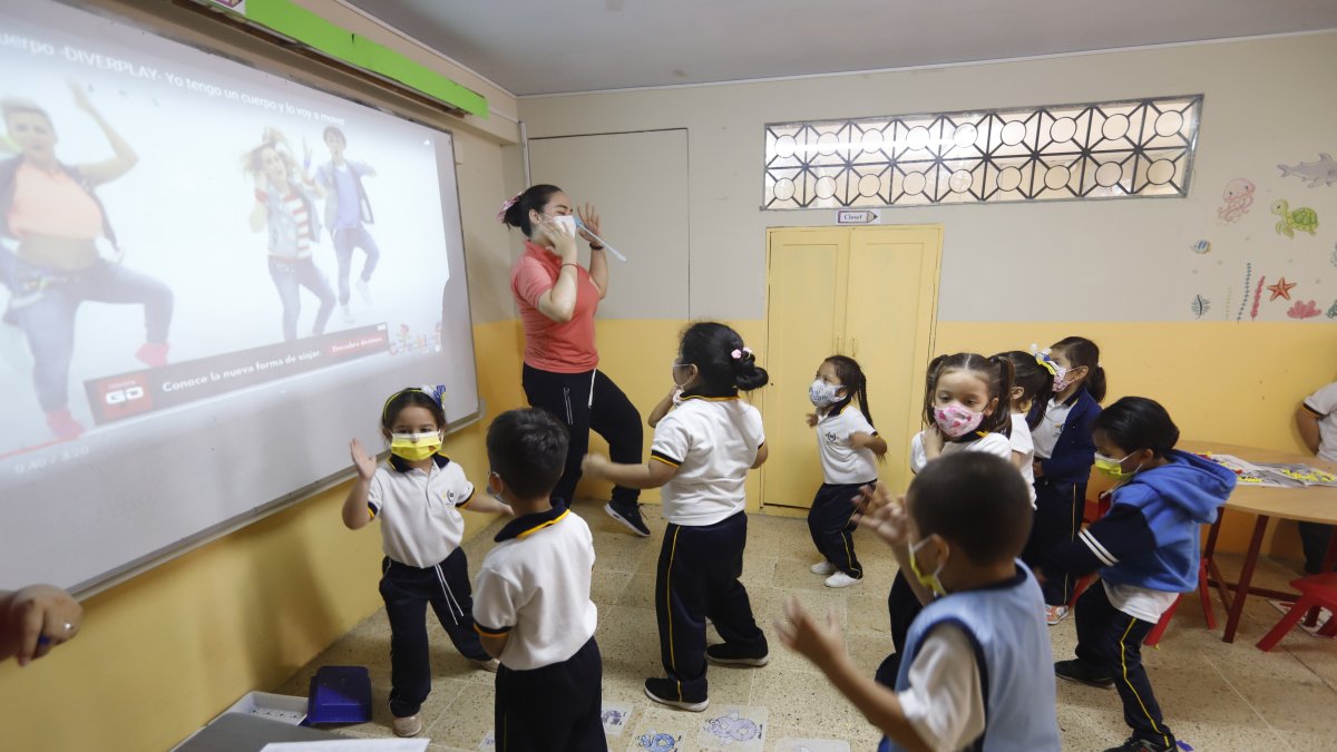 En l unidad educativa Semillitas de Guayaquil, los niños juegan y ríen con sus compañeros, al tiempo que aprenden junto a sus maestras.