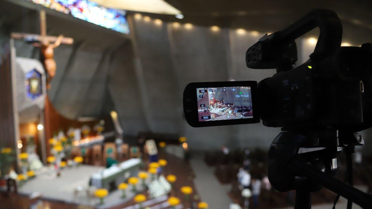 Las misas de la parroquia La Dolorosa se transmiten en vivo por Facebook Live; feligreses participan desde sus casas.
