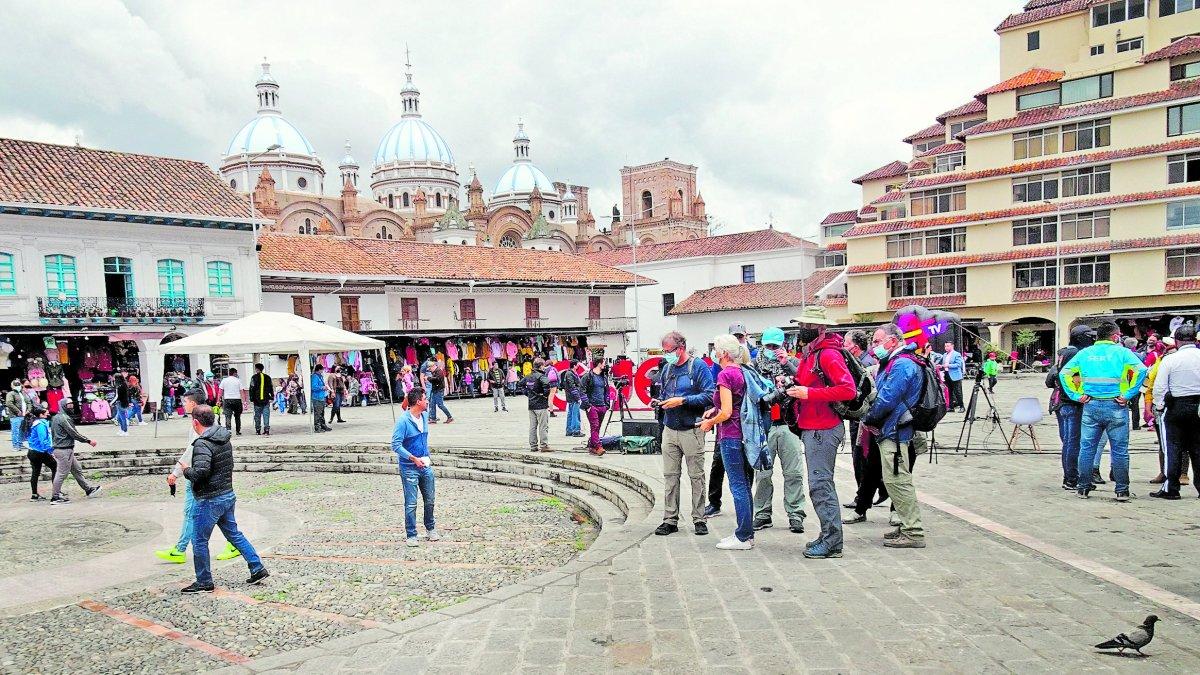 Turistas llegaron desde el viernes pasado a Cuenca. Otros separaron hotel para hoy.