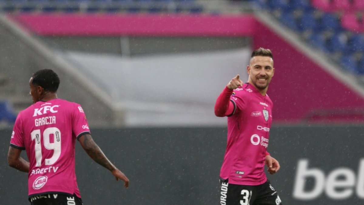 Jonatan Bauman festeja uno de sus tres goles marcados ante Olmedo, en el estadio Banco Guayaquil