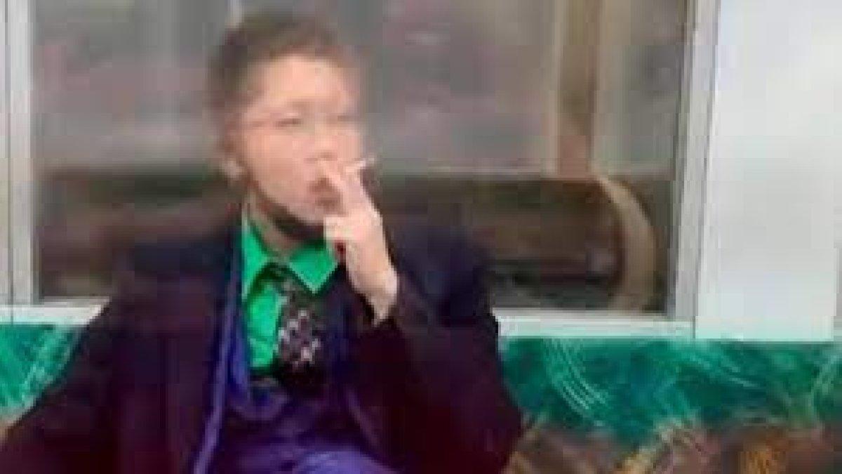 Según testigos presenciales, Hattori se subió al tren blandiendo un cuchillo en una mano y una botella de plástico en la otra.