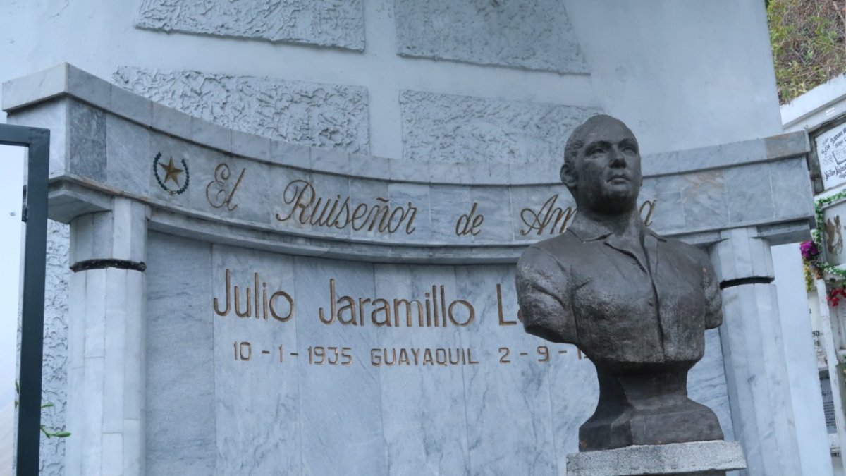 Una de las tumbas más visitadas es la del Ruiseñor de América en el Cementerio Patrimonial de Guayaquil.