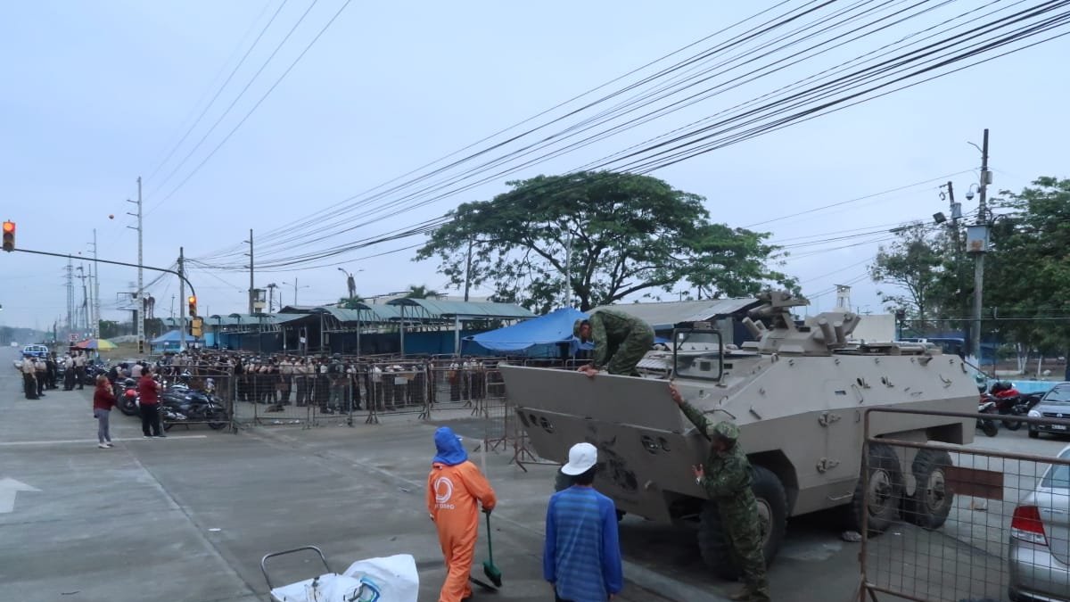 Personal militar y policial permanecen en el Centro de Privación de Libertad de Guayas.
