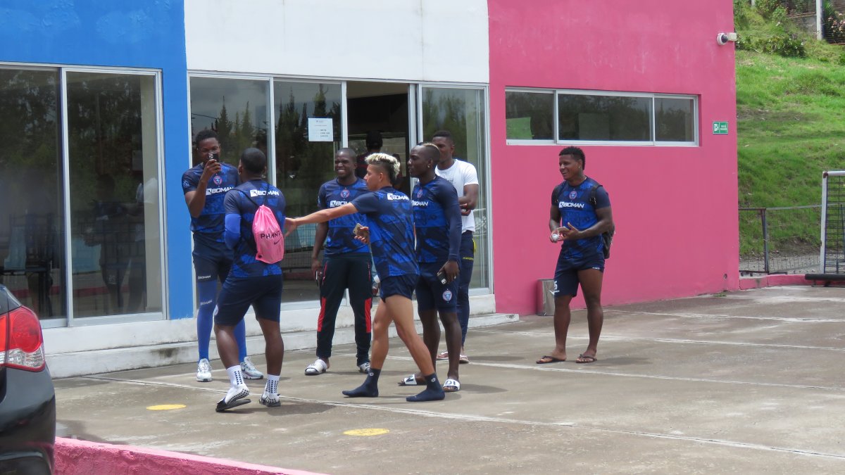 Pese al descenso y el reciente escándalo con Quintero, la camaradería del equipo en el complejo está intacta.