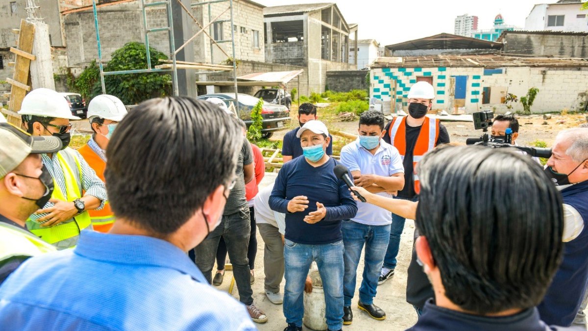 La reanudación de los trabajos del Mercado del Norte es socializada con los comerciantes.