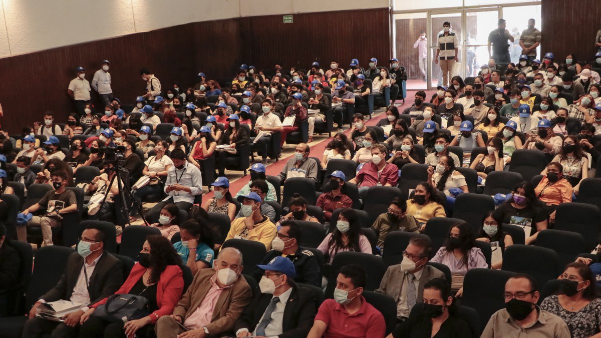 Un primer grupo de estudiantes de la Universidad de Guayaquil recibió charla de inducción..