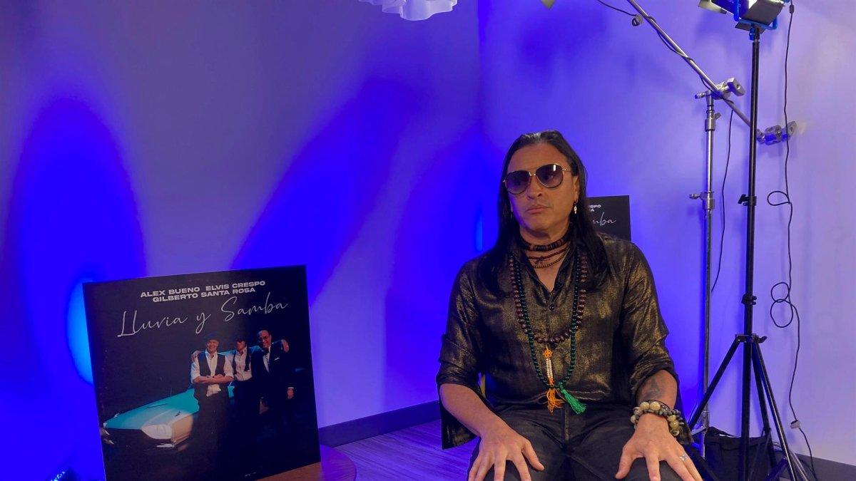 Cantautor puertorriqueño, Elvis Crespo, habla este martes durante una entrevista con Efe en Miami, Florida.