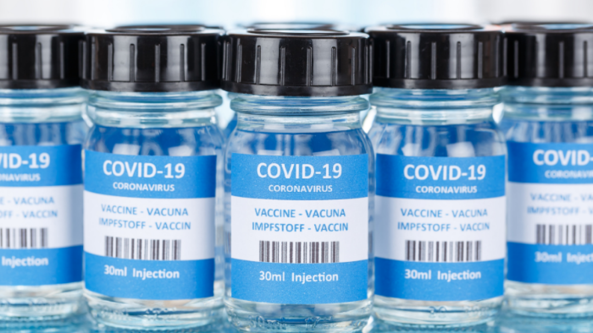 Las noticias falsas sobre las vacunas no paran. La OMS descarta algunas.