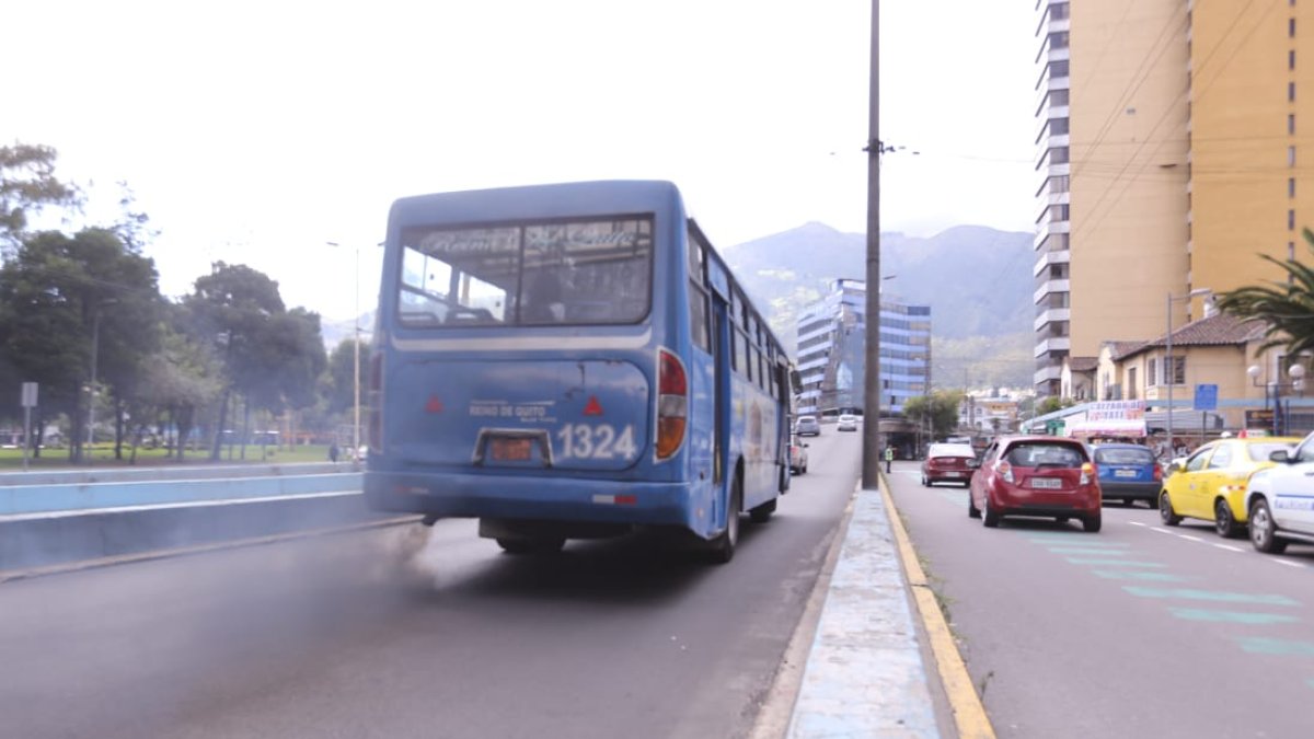 Monitoreo. La ciudad tiene desde 2004 la Red Metropolitana de Monitoreo Atmosférico de Quito. Cada hora se recogen datos de nueve parroquias.