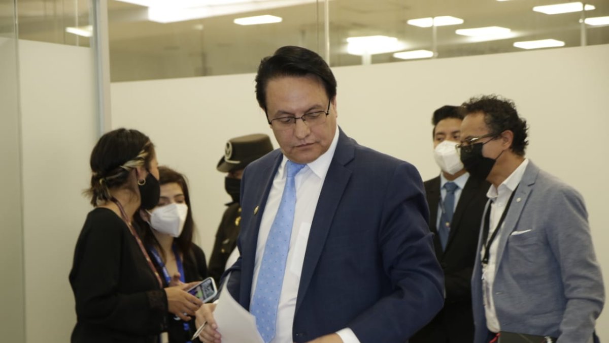 Villavicencio indicó que la falsificación de documentos no está protegida por la inmunidad parlamentaria.