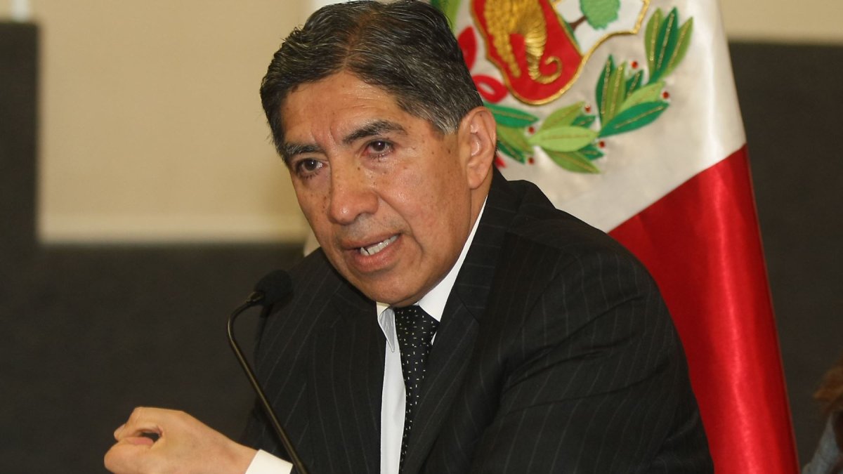 El nuevo ministro del Intrerior de Perú, Avelino Guillén.