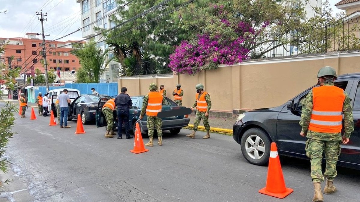 Militares durante los operativos de control de armas y explosivos realizados en el último feriado.