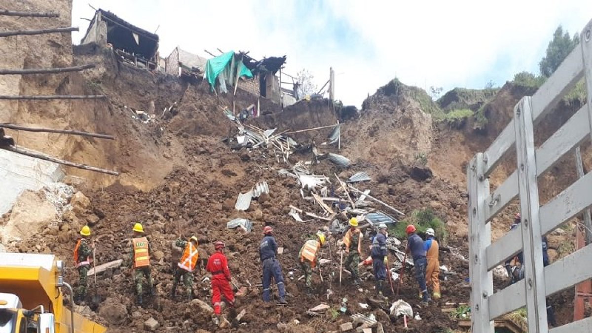 El deslizamiento de tierra causado por las intensas lluvias azota al departamento colombiano de Nariño.