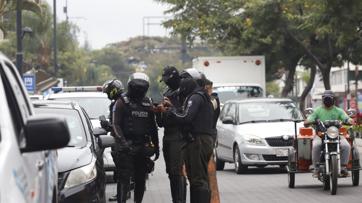Referencial. La Policía despliega operativos en diferentes puntos de la ciudad, como parte del estado de excepción.