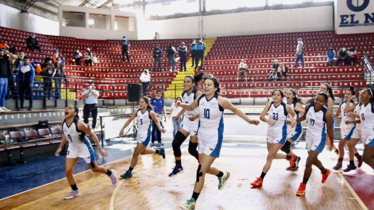 El equipo femenino de baloncesto venció ayer a Pichincha 52 a 39.